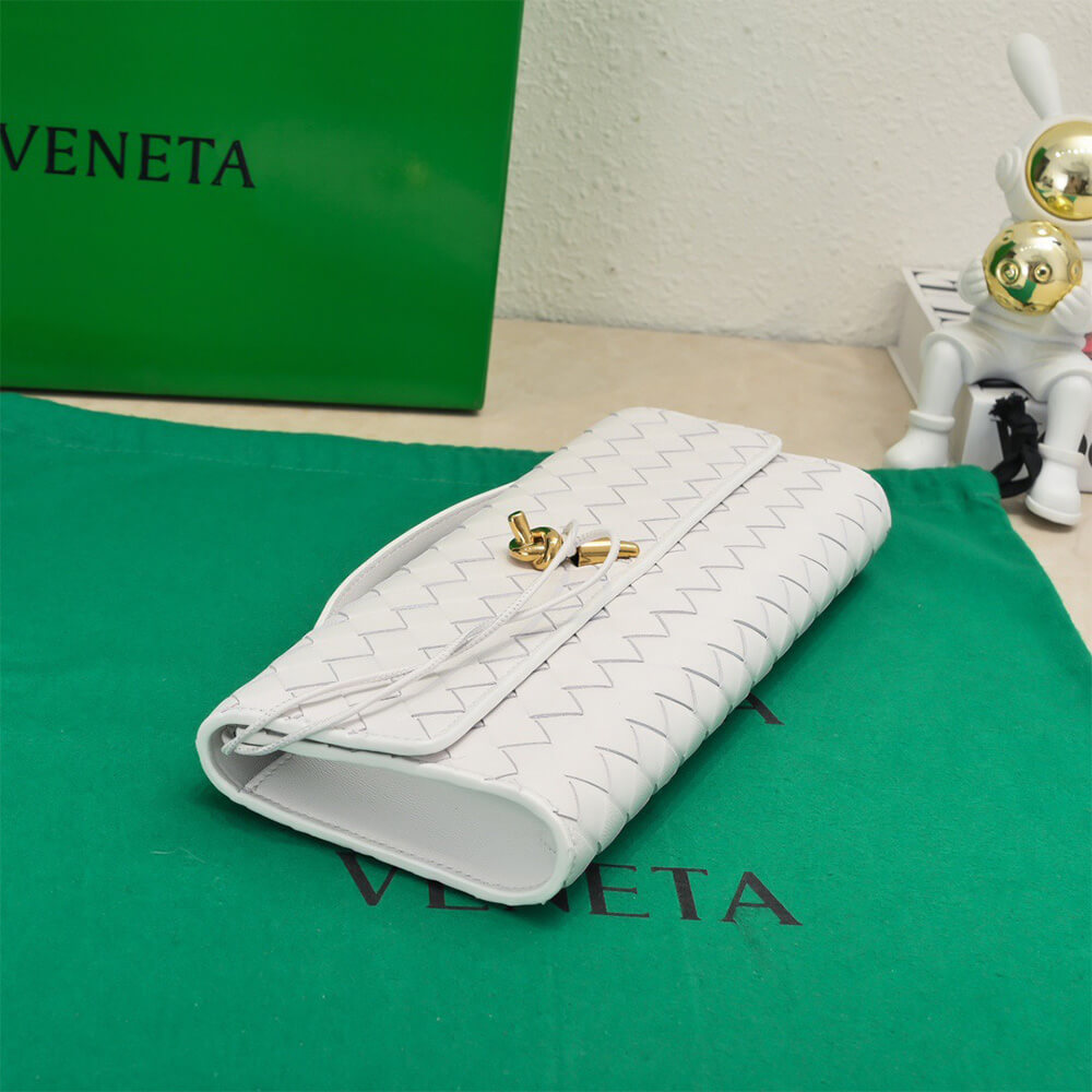 White Bottega Veneta Andiamo Clutch (HIGH-END GRADE) - Image 4