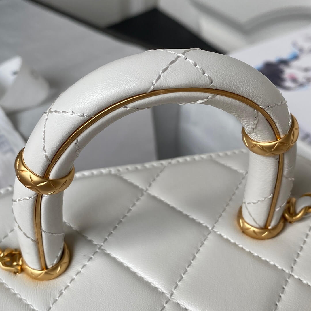 Chanel 23S handle cosmetic bag (high-end grade) - Image 6