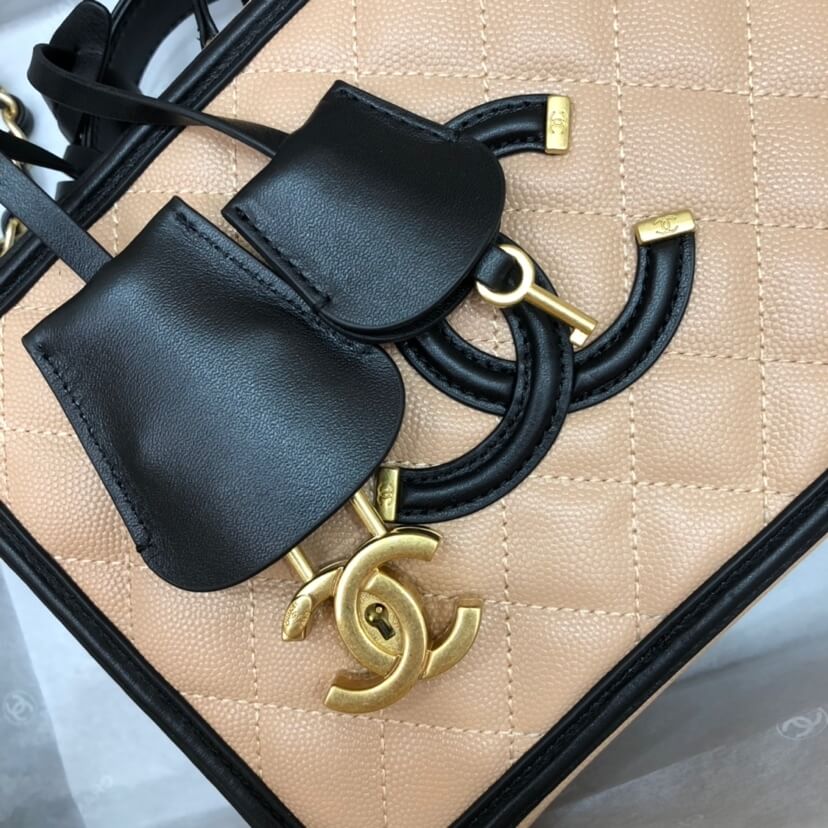 Chanel Medium Filigree Makeup Case - Image 7